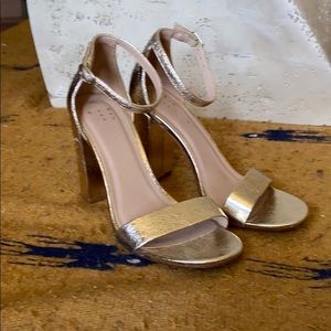 A New Day high block heel gold size 7.5
